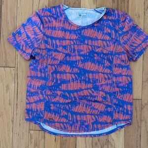 Janji | Blue and Orange Patterned Short Sleeve Workout Top | size L